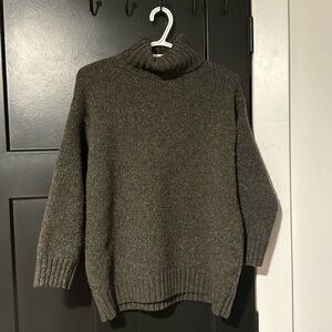 DKNY Classic 100% Lambswool Knit Turtle Neck Sweater